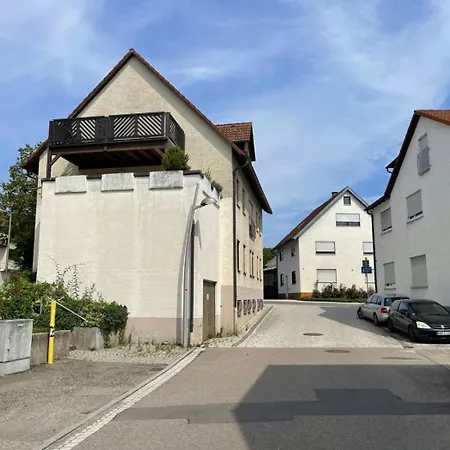 Апартаменты Gemuetliche Mit Balkon Нидерштотцинген