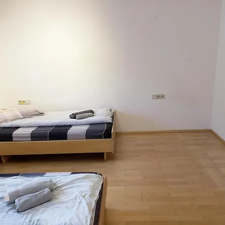 Gemuetliche Mit Balkon Апартаменты Нидерштотцинген