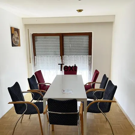 Gemuetliche Mit Balkon Нидерштотцинген